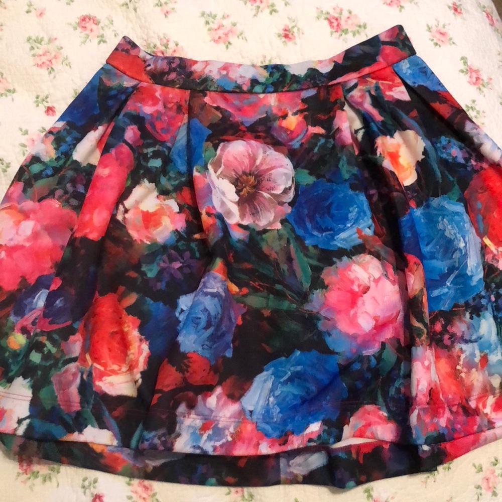 Floral mini skirt